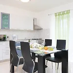 בית נופש Lovely In With Wifi *