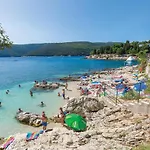 בית נופש Lovely In With Wifi Nedeščina