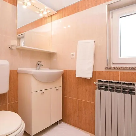 Holiday home Stunning In With Kitchen *