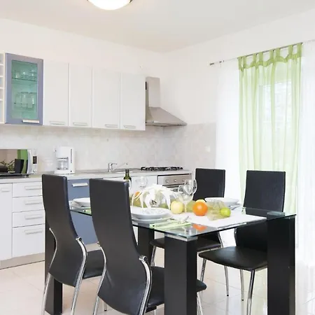 Holiday home Stunning In With Kitchen *